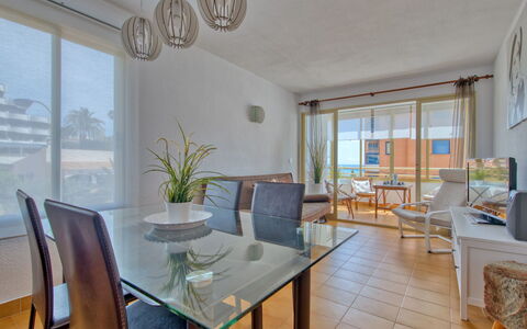 Calpe Calp 1110: Zimmer, Eigentum, Möbel, Esszimmer, Interior Design, Gebäude, Grundeigentum, Tabelle, Haus, Gelb