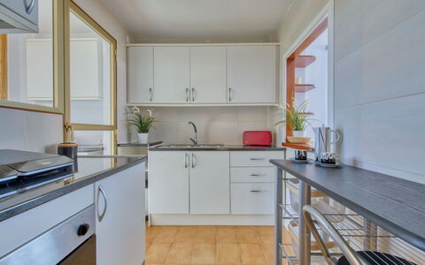 Calpe Calp 1110: Eigentum, Countertop, Zimmer, Küche, Möbel, Cabinetry, Gebäude, Interior Design, Fussboden, Grundeigentum