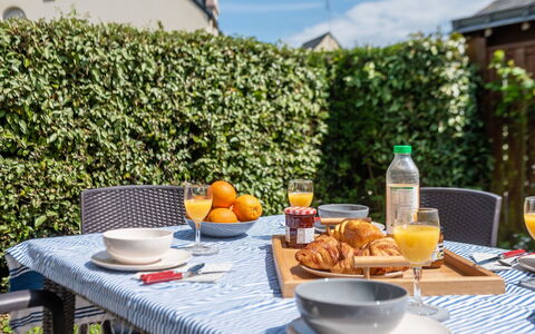 Village du Port: Mahlzeit, Brunch, Frühstück, Tabelle, Eigentum, Grundeigentum, Essen, Urlaub, Restaurant, Möbel