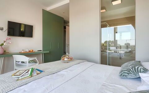 Grande: Schlafzimmer, Zimmer, Möbel, Bett, Eigentum, Interior Design, Bettdecke, Matratze, Wand, Fussboden