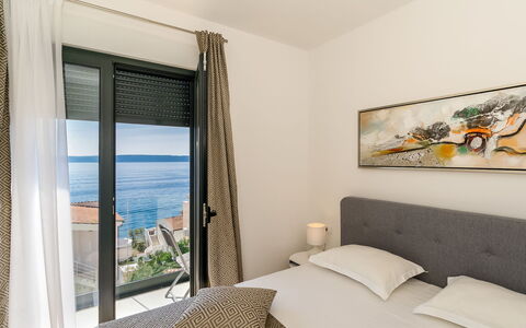 Villa Meri 2: Schlafzimmer, Zimmer, Eigentum, Möbel, Bett, Interior Design, Gebäude, Suite, Grundeigentum, Haus
