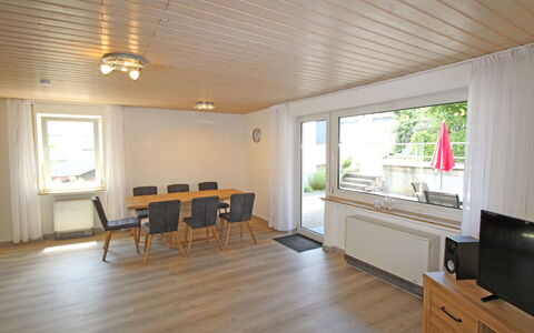 Eifelnatur (Haus 3): Möbel, Cabinetry, Gebäude, Tabelle, Holz, Stuhl, Interior Design, Schublade, Halle, Flooring