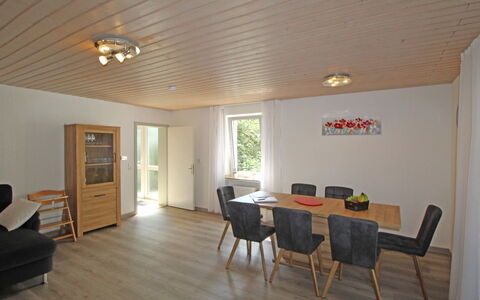 Eifelnatur (Haus 3): Zimmer, Eigentum, Gebäude, Decke, Fussboden, Möbel, Holzboden, Haus, Interior Design, Grundeigentum
