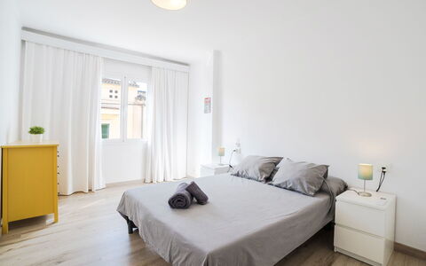 Can Josep: Schlafzimmer, Möbel, Bett, Zimmer, Eigentum, Fussboden, Interior Design, Bettrahmen, Bettdecke, Wand