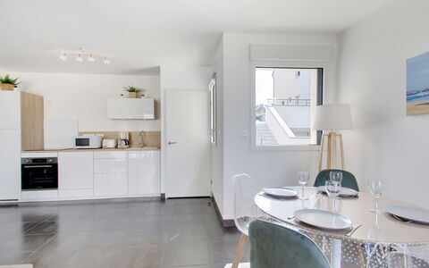 Domaine D'Augustin Apt B01: Zimmer, Eigentum, Interior Design, Möbel, Gebäude, Fussboden, Haus, Decke, Grundeigentum, Die Architektur