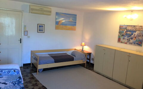 Casale: Zimmer, Bett, Möbel, Schlafzimmer, Eigentum, Bettrahmen, Bettdecke, Interior Design, Fussboden, Gebäude