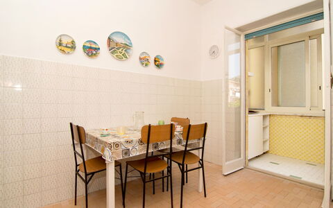 Ritamar: Zimmer, Eigentum, Möbel, Grundeigentum, Fussboden, Gebäude, Interior Design, Esszimmer, Tabelle, Haus