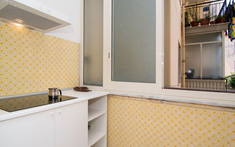Ritamar: Zimmer, Eigentum, Countertop, Fliese, Interior Design, Cabinetry, Gelb, Möbel, Gebäude, Fussboden