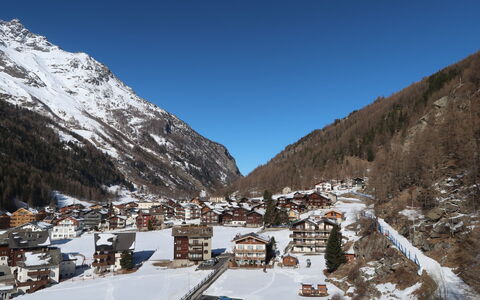 Talblick: Himmel, Schnee, Berg, Steigung, Hochland, Einfrieren, Bergforms, Baum, Landschaft, Gebirge