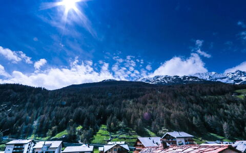 Monte Rosa: Schnee, Gebäude, Fenster, Einfrieren, Haus, Steigung, Grundeigentum, Holz, Geologisches Phänomen, Baum