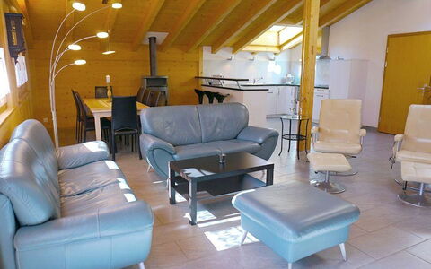 Majelas Heiti: Möbel, Komfort, Couch, Schatten, Die Architektur, Wohnzimmer, Interior Design, Fussboden, Studio Couch, Tabelle