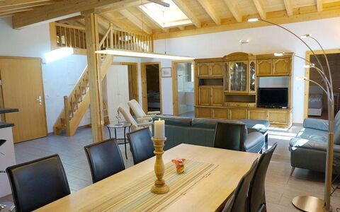 Majelas Heiti: Tabelle, Eigentum, Möbel, Holz, Gebäude, Interior Design, Stuhl, Couch, Die Architektur, Fussboden