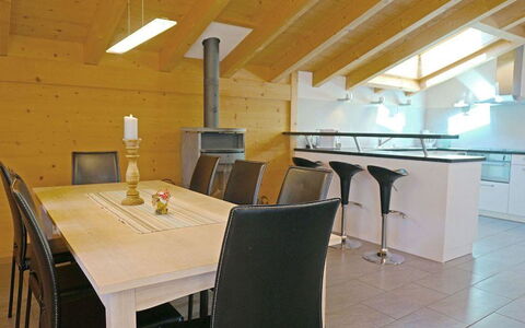 Majelas Heiti: Möbel, Tabelle, Stuhl, Gebäude, Holz, Flooring, Küche, Fussboden, Wand, Küche & Esszimmer Tisch
