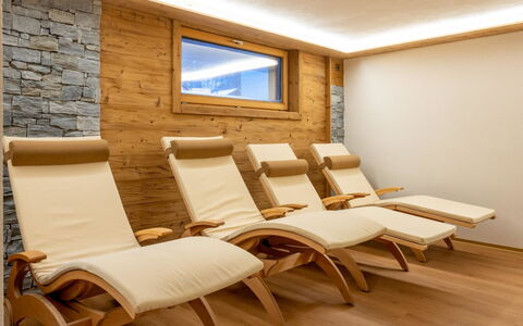 Haus Alpenrose: Möbel, Komfort, Holz, Gebäude, Rechteck, Interior Design, Bilderrahmen, Wohnzimmer, Flooring, Fussboden