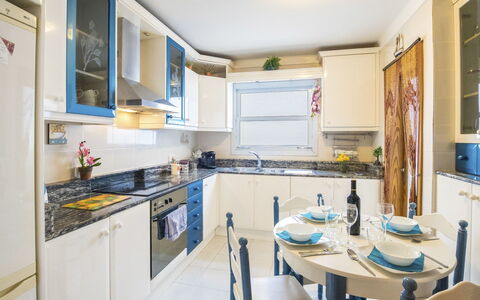 Mariners 2: Eigentum, Zimmer, Küche, Gebäude, Möbel, Countertop, Interior Design, Cabinetry, Haus, Gelb