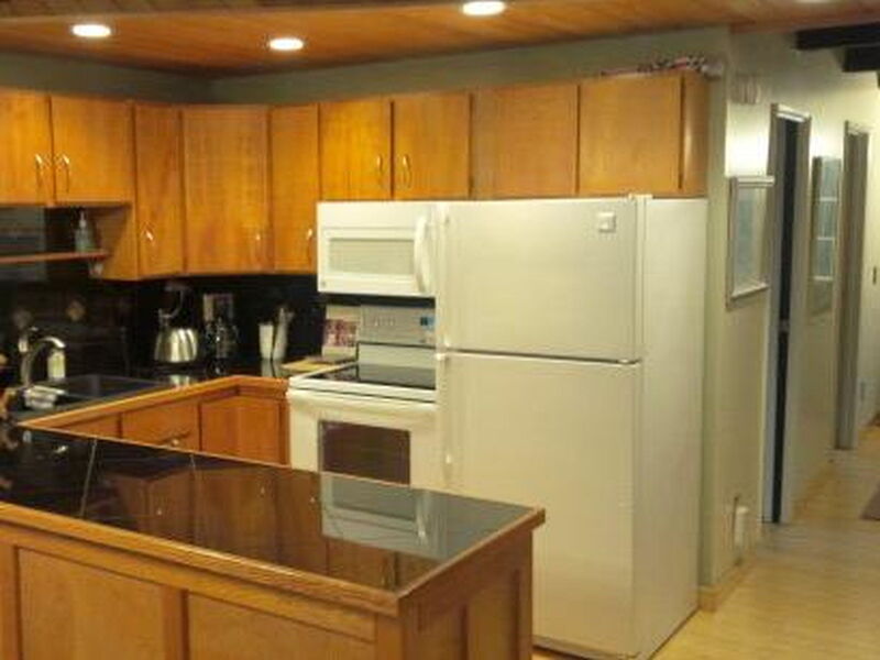 99mbr Woodsy Cabin w Hot Tub