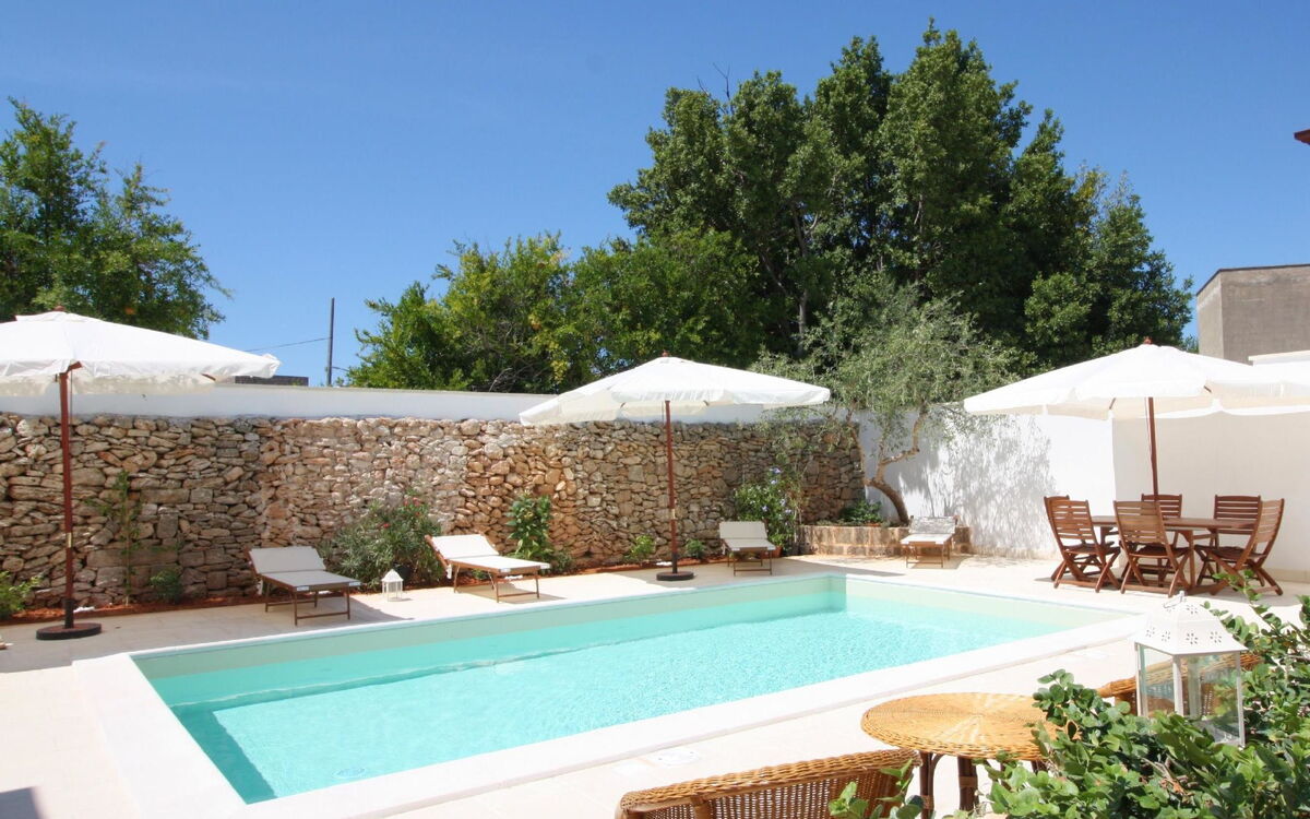 Courtyard Mono Le07506391000002678
