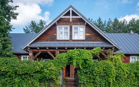 Bursztynowy Dwór: Gebäude, Fenster, Haus, Dach, Zuhause, Hütte, Strauch, Die Architektur, Abstellgleis