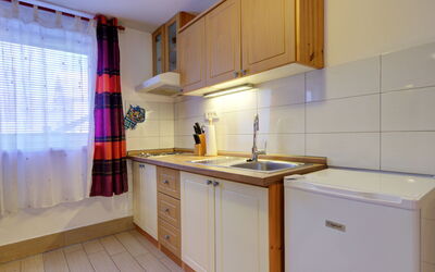 Bor 400.2: Küche, Major Appliance, Countertop, Holz, Interior Design, Flooring, Küchengerät, Cabinetry, Armatur, Sinken