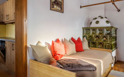 Glatzbichl: Möbel, Bett, Schlafzimmer, Zimmer, Eigentum, Interior Design, Bettrahmen, Bettdecke, Bedding, Wand