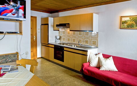 Glatzbichl: Zimmer, Möbel, Eigentum, Interior Design, Gebäude, Haus, Wohnzimmer, Decke, Wand, Die Architektur