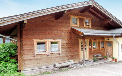 Geislhof: Himmel, Gebäude, Fenster, Pflanze, Haus, Holz, Hütte, Grundstueck, Tür, Abstellgleis