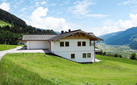 Talmoosen-Bauer: Eigentum, Haus, Gebirge, Berg, Bergforms, Alpen, Bergstation, Zuhause, Grundeigentum, Himmel