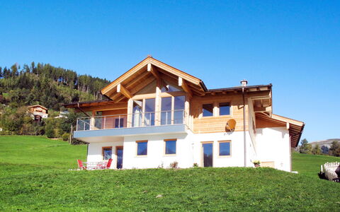 Talmoosen-Bauer: Himmel, Pflanze, Gebäude, Fenster, Baum, Natürliche Landschaft, Grundstueck, Haus, Gras, Hütte