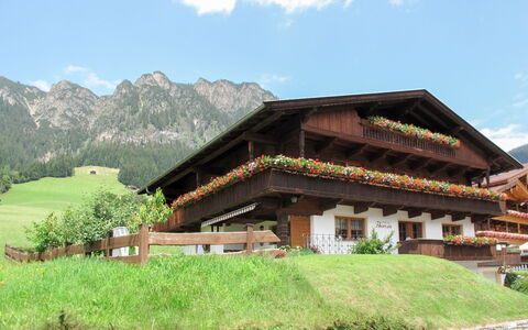 Alpbach 633: Bergforms, Berg, Eigentum, Haus, Gebirge, Natürliche Landschaft, Alpen, Die Architektur, Zuhause, Grundeigentum