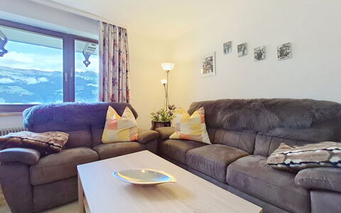 Höllwarth: Möbel, Interior Design, Couch, Zimmer, Fussboden, Flooring, Wohnzimmer, Wohnung, Zuhause, Decke