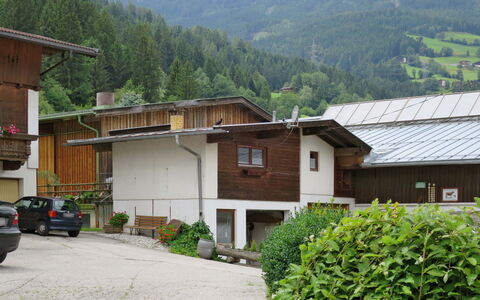 Hexenhäusl: Gebäude, Pflanze, Berg, Himmel, Fenster, Baum, Haus, Auto, Rad, Fahrzeug
