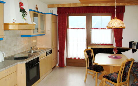 Wildauer: Zimmer, Möbel, Eigentum, Countertop, Küche, Gebäude, Fussboden, Interior Design, Cabinetry, Haus