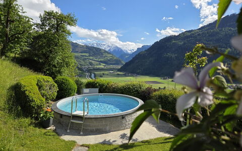 Egger: Schwimmbad, Garten, Freizeit, Gebirge, Eco Hotel, Senke, Badewanne, Rasen, Landscaping