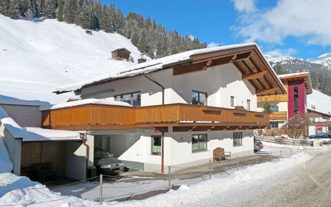Haus Alina: Schnee, Eigentum, Winter, Berg, Haus, Die Architektur, Gebäude, Dach, Gebirge, Zuhause