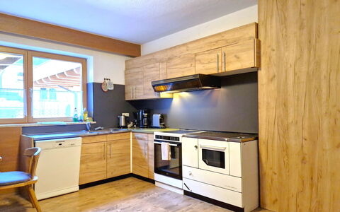Waldhof: Möbel, Küche, Flooring, Interior Design, Countertop, Cabinetry, Holz, Decke, Fussboden, Major Appliance