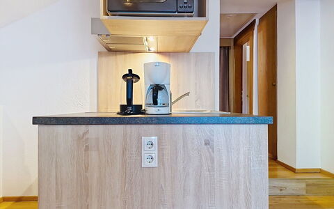 Alpenblick: Holz, Interior Design, Flooring, Fussboden, Küche, Möbel, Decke, Zimmer, Beleuchtung, Countertop