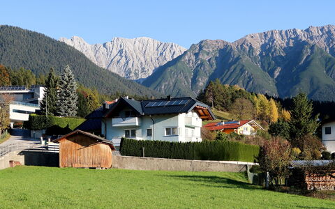 Frisch: Bergforms, Berg, Bergdorf, Gebirge, Natürliche Landschaft, Alpen, Eigentum, Zuhause, Bergstation, Haus