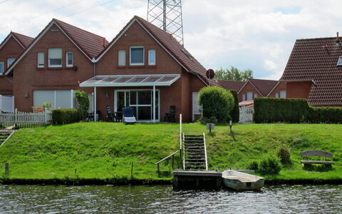 Kleine Möwe: Zuhause, Eigentum, Haus, Wasser, Wasserweg, Kanal, Grundeigentum, Gebäude, Fluss, Hütte