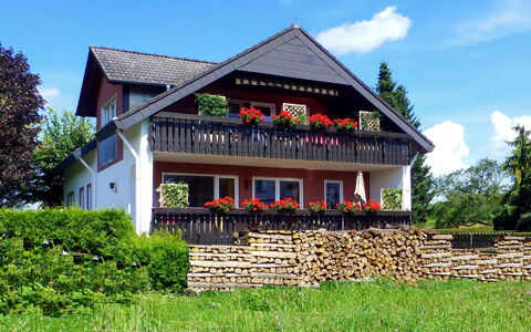 Vogesenblick: Pflanze, Himmel, Wolke, Gebäude, Eigentum, Fenster, Baum, Haus, Grundstueck, Hütte