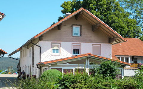 Triendl: Himmel, Gebäude, Pflanze, Fenster, Haus, Baum, Grundstueck, Holz, Hütte