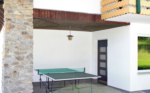 Marianne: Tischtennis, Eigentum, Zimmer, Tabelle, Möbel, Haus, Wand, Gebäude, Decke, Interior Design