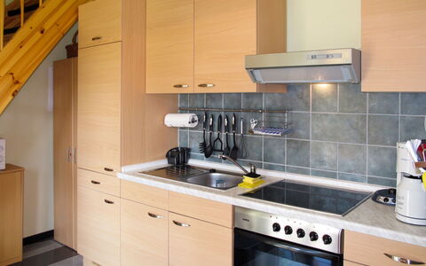 Zum Katzengrund i: Cabinetry, Countertop, Zimmer, Küche, Eigentum, Möbel, Gelb, Interior Design, Decke, Gebäude