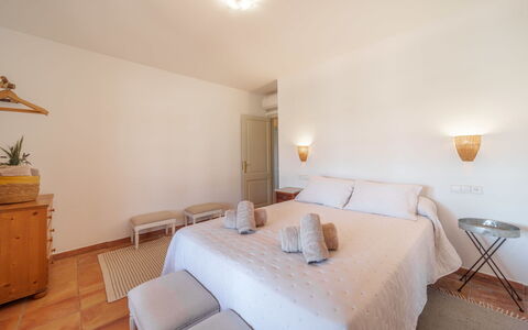 Can Soler: Möbel, Interior Design, Flooring, Wand, Fussboden, Holz, Decke, Schlafzimmer, Bett, Zimmer