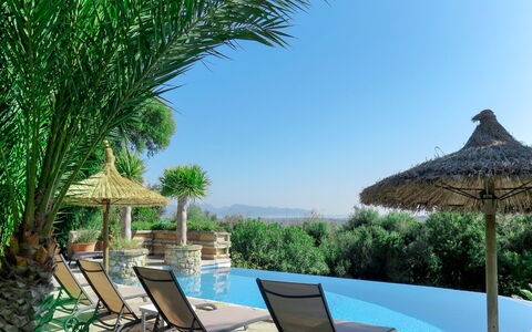 Can Segue: Eigentum, Resort, Urlaub, Gartenmöbel, Schwimmbad, Sonnenliege, Grundeigentum, Gebäude, Terrasse, Freizeit