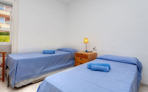 Pals 724: Schlafzimmer, Bett, Möbel, Zimmer, Bettdecke, Eigentum, Bettrahmen, Matratze, Wand, Bedding