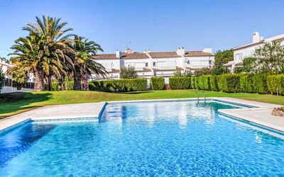 Pals 724: Blau, Schwimmbad, Resort, Estate, Garten, Landscaping, Rasen, Villa, Schatten, Villa