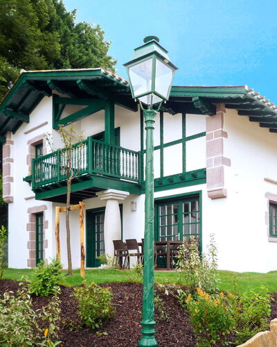 Saint-Jean-De-Luz 609: Pflanze, Himmel, Eigentum, Gebäude, Fenster, Haus, Grundstueck, Baum, Die Architektur, Vegetation