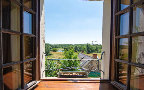 Le Pigeonnier: Eigentum, Gebäude, Himmel, Pflanze, Azurblau, Holz, Schatten, Fenster, Beleuchtung