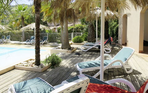 Stella di Mare: Eigentum, Resort, Grundeigentum, Urlaub, Baum, Gebäude, Palme, Haus, Schwimmbad, Gartenmöbel