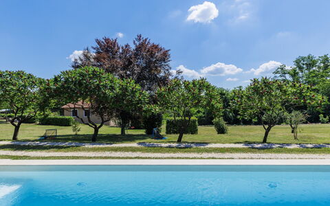 Tomazin: Blau, Schwimmbad, Schatten, Garten, Resort, Freizeit, Landscaping, Rasen, Eco Hotel, Estate